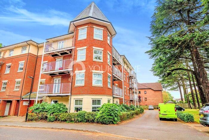 2 Bedroom Flat To Rent In Rollesbrook Gardens, Southampton, SO15
