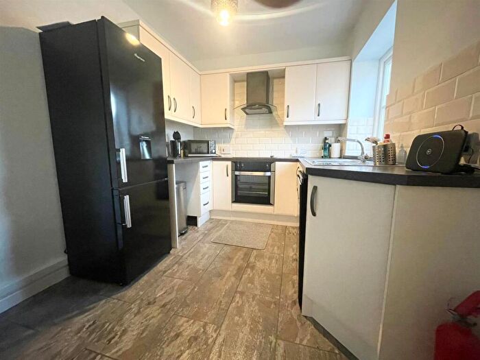 3 Bedroom Terraced House For Sale In Railway Street, Hornsea, HU18