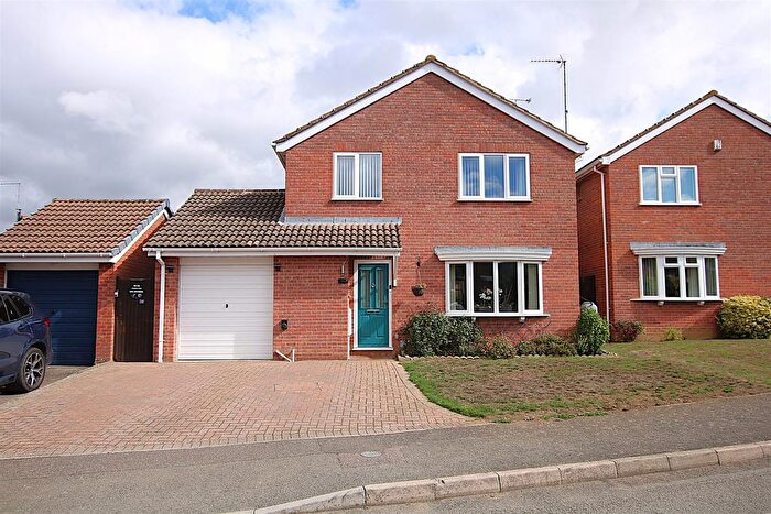 4 Bedroom Detached House For Sale In Crownsmead, West Hunsbury, NN4