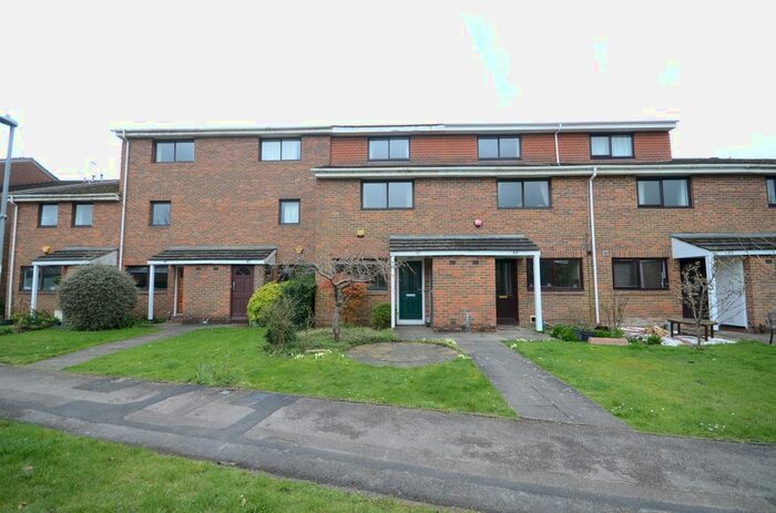4 Bedroom Town House To Rent In Cardinal Close, Caversham, Reading, RG4