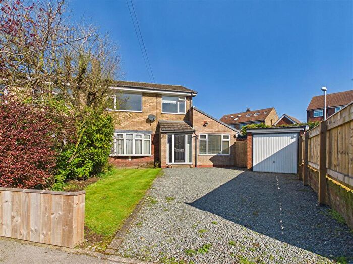 3 Bedroom Semi-Detached House For Sale In St. Annes Walk, Welton, HU15