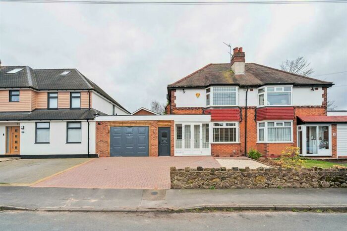 3 Bedroom Semi-Detached House To Rent In Brookvale Grove, Solihull, B92