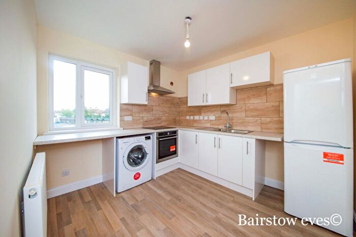 1 Bedroom Flat To Rent In New Road Dagenham, RM10