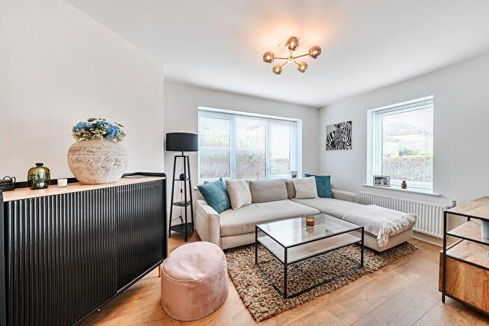 2 Bedroom Flat For Sale In Florence Way, Wandsworth, London, SW12