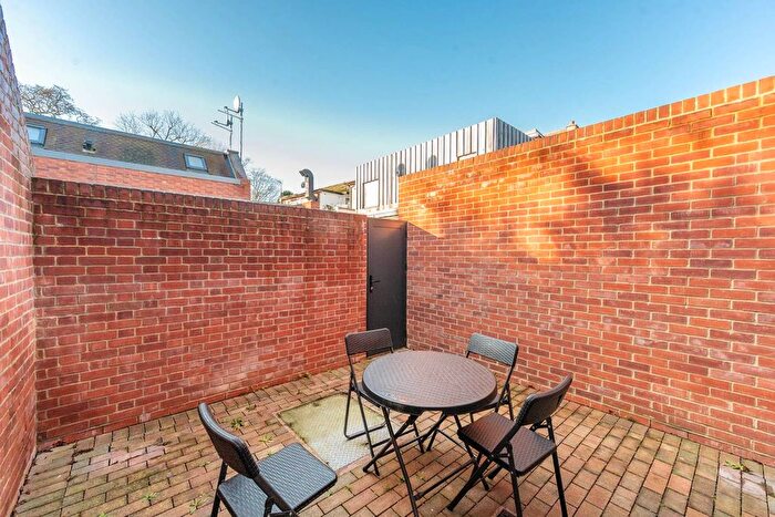 2 Bedroom Flat To Rent In Elm Park, Stanmore, HA7
