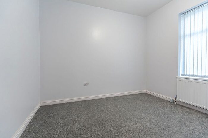 3 Bedroom End Of Terrace House For Sale In Dewsbury Gate Road, Dewsbury, WF13