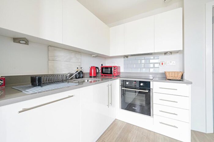 1 Bedroom Apartment To Rent In Salcombe Court, Devons Wharf, London, E14