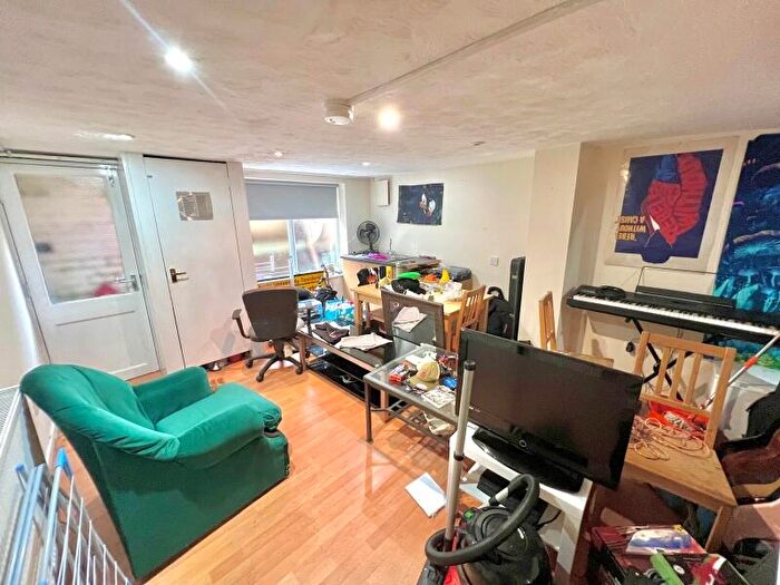 4 Bedroom Terraced House To Rent In Burchett Terrace, Woodhouse, Leeds, LS6