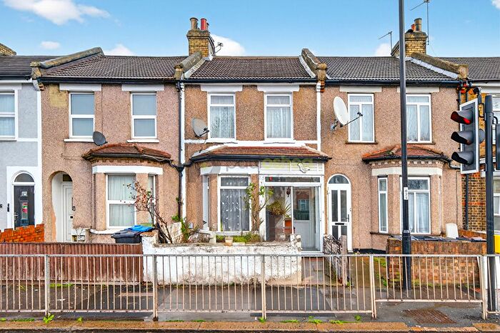 3 Bedroom Terraced House For Sale In Mitcham Road, Croydon, Surrey, CR0