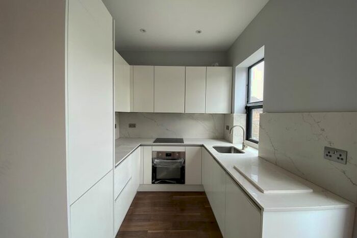2 Bedroom Flat To Rent In Horn Lane, Acton, W3
