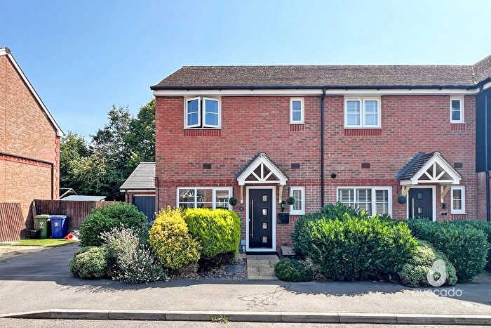 3 Bedroom End Of Terrace House For Sale In Guillemot Street, Jennett's Park, Bracknell, RG12