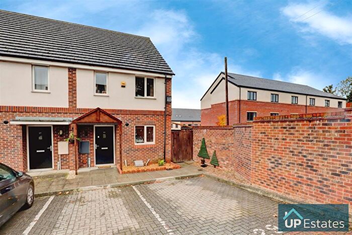 2 Bedroom End Terrace House For Sale In Willowbank Road, Hinckley, LE10