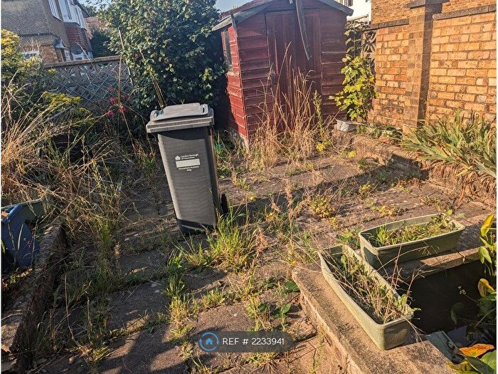 2 Bedroom Maisonette To Rent In Hanworth Road, Hounslow, TW3