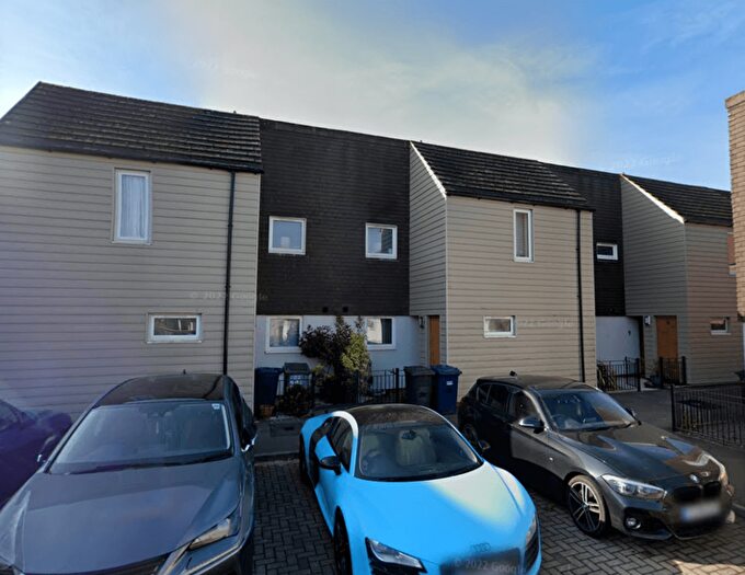 3 Bedroom End Of Terrace House To Rent In Darcy Close, N20