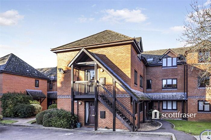 2 Bedroom Flat To Rent In Woodman Court, Cross Street, Oxford, OX4