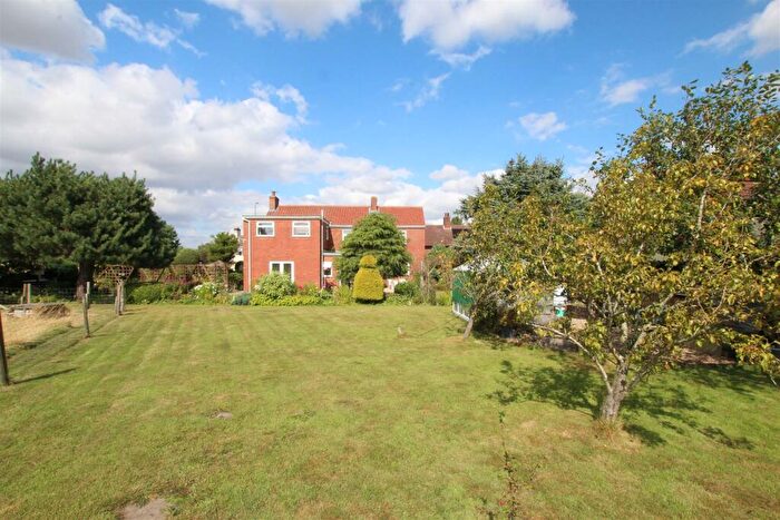 4 Bedroom Detached House For Sale In Gainsborough Road, Middle Rasen, LN8