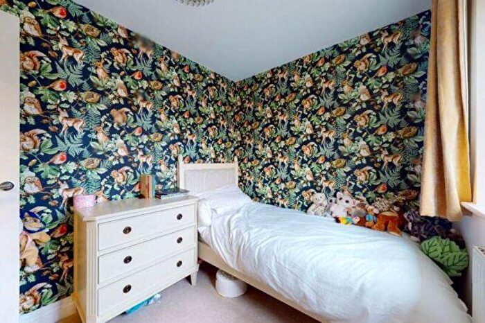 4 Bedroom Semi-Detached House To Rent In Longacres Way, Chichester, PO20