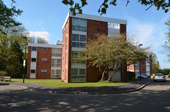 Flat To Rent In Avalon Close, Enfield, EN2