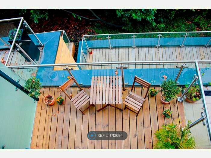 2 Bedroom Flat To Rent In Southwark Park Road, London, SE16