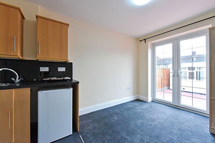 Studio To Rent In Layfield Road, London, NW4