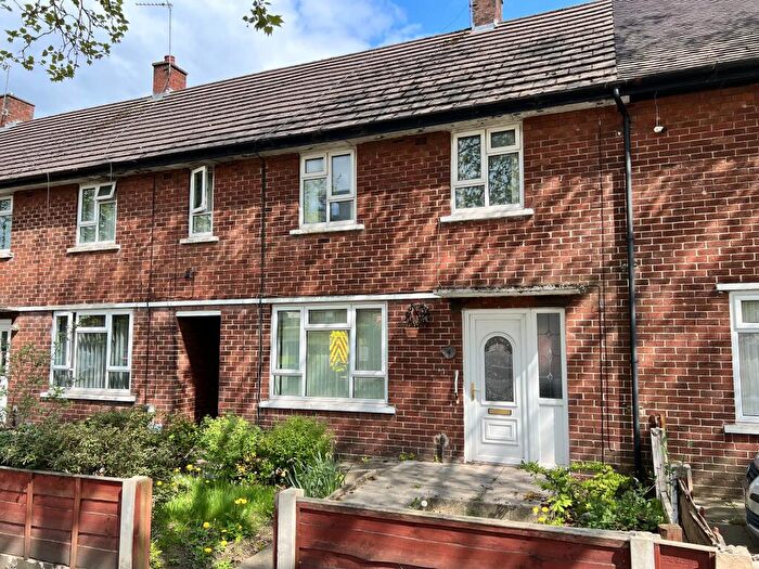 3 Bedroom Town House To Rent In Stott Lane, Salford, M6