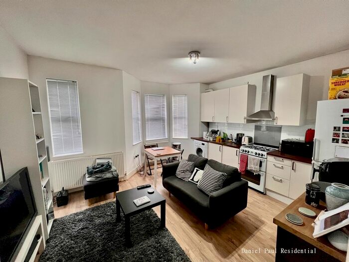 2 Bedroom Flat To Rent In Northfield Avenue, London, W13