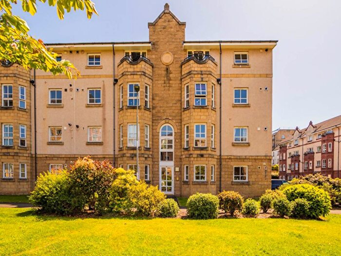 2 Bedroom Flat To Rent In Mcdonald Road, City Centre, Edinburgh, EH7