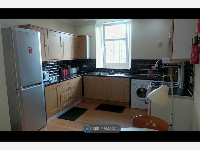 3 Bedroom Flat To Rent In Deanston Drive, Glasgow, G41
