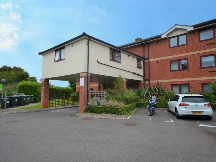 2 Bedroom Flat To Rent In Porters Way, Polegate, BN26