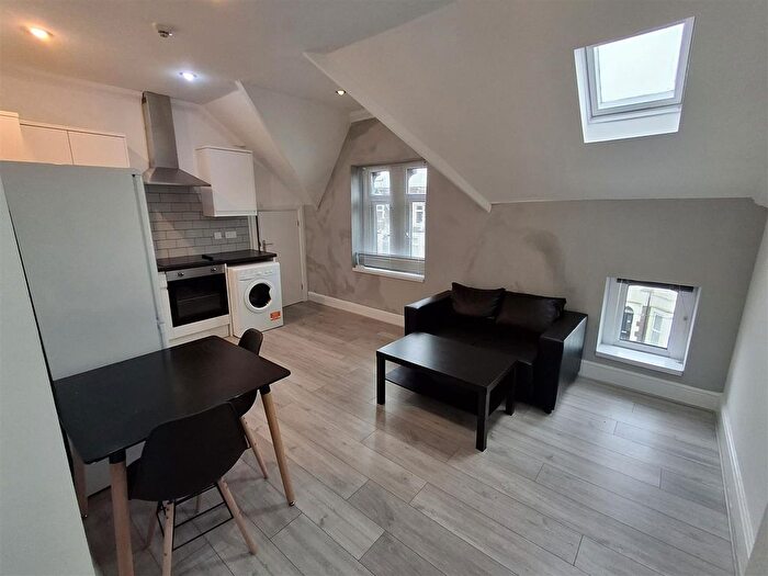 2 Bedroom Flat To Rent In Claude Road, Roath, Cardiff, CF24