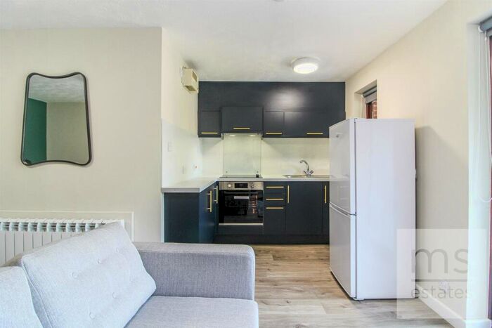 Studio To Rent In Castle Gardens, Lenton, Nottingham, NG7