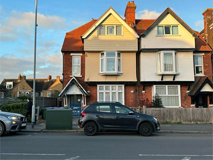 2 Bedroom Flat To Rent In Cheriton Road, Folkestone, CT19