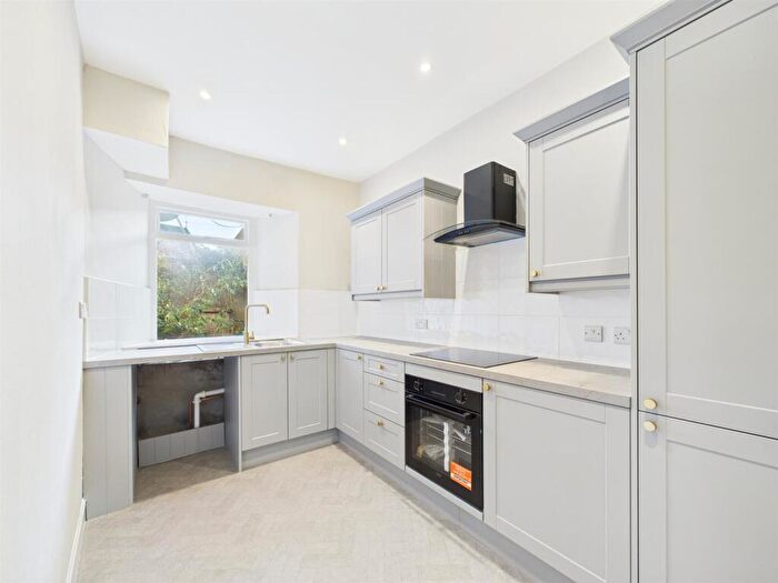 2 Bedroom Flat For Sale In Low Street, Perth, PH1