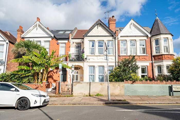 2 Bedroom Flat For Sale In Harlesden Gardens, London, NW10