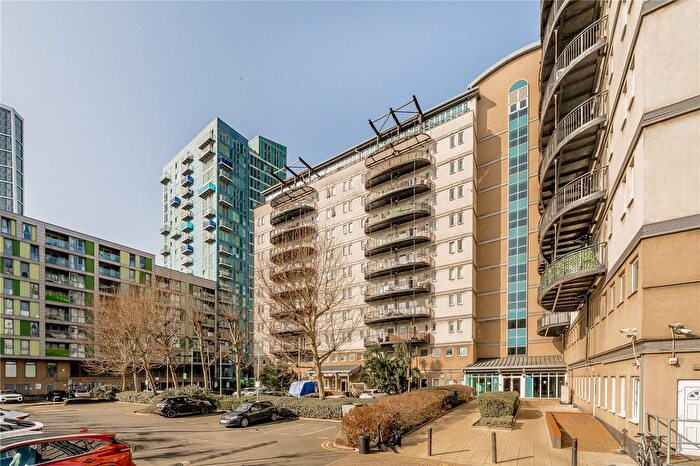 1 Bedroom Flat For Sale In Central House, - High Street, Stratford, London, E15