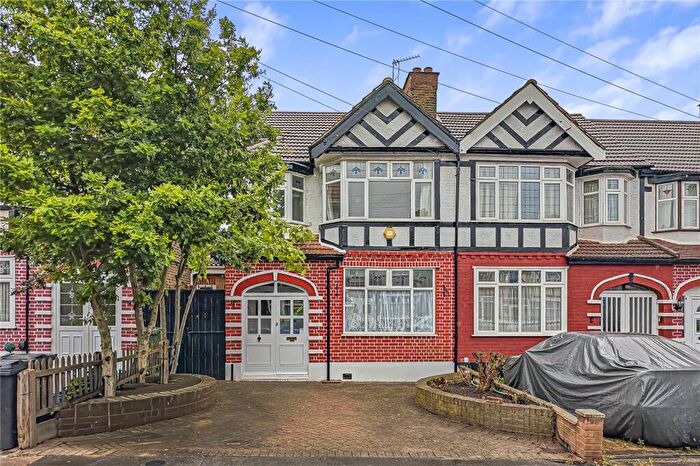 4 Bedroom End Of Terrace House For Sale In Abercorn Gardens, Chadwell Heath, RM6