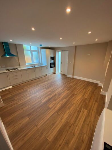 1 Bedroom Detached House To Rent In Central Road, Strood ME2