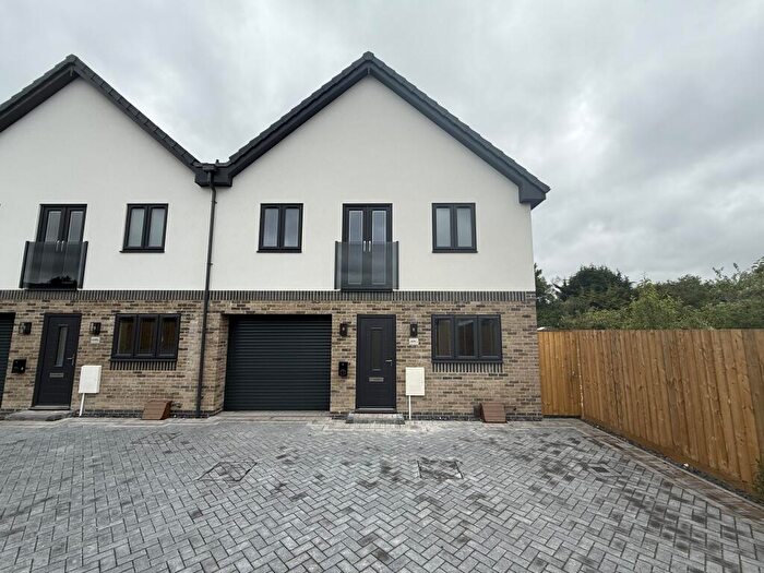 3 Bedroom End Of Terrace House To Rent In Cricklade Road, Swindon, SN2