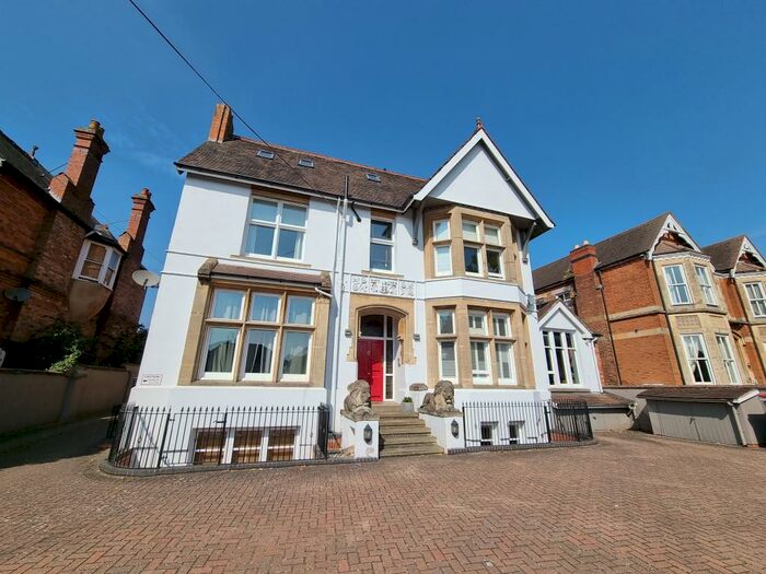 4 Bedroom Apartment To Rent In Flat, Warwick New Road, Leamington Spa, CV32
