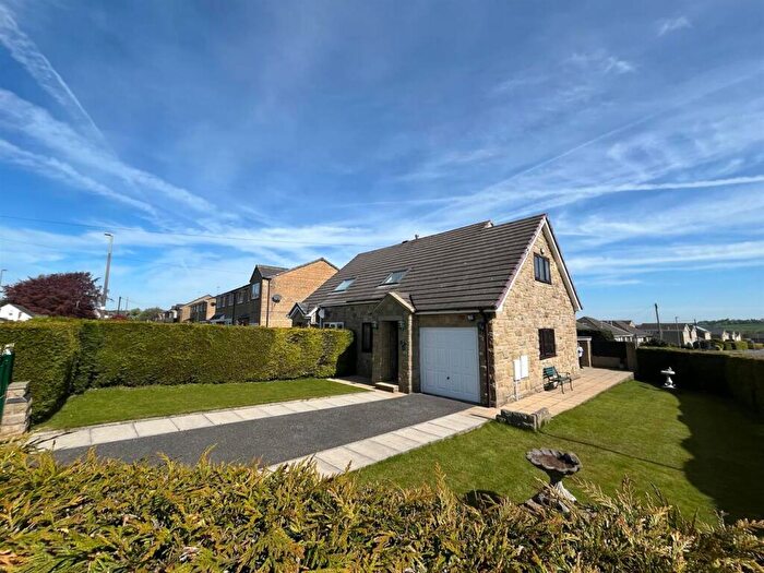 3 Bedroom Semi-Detached House For Sale In Netherton Moor Road, Huddersfield, HD4