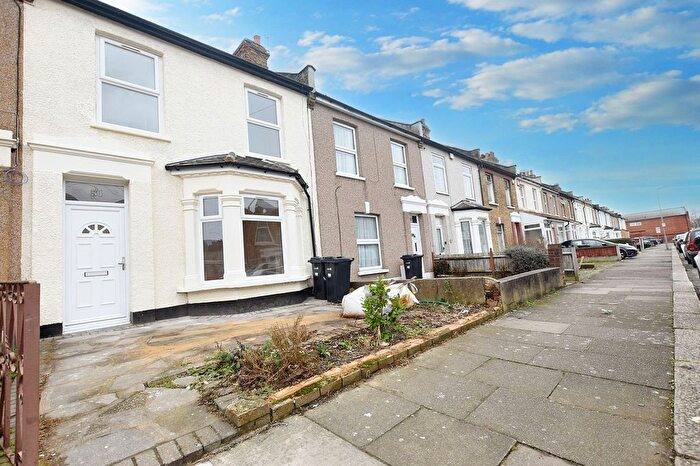 4 Bedroom Terraced House To Rent In Guildford Road, Ilford, IG3