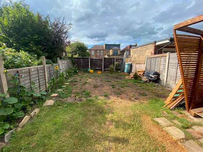 5 Bedroom Terraced House To Rent In Green Lane, Ilford, IG3