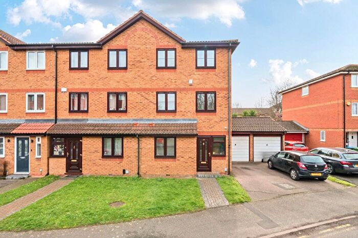 4 Bedroom End Of Terrace House For Sale In Harlinger Street, London, SE18