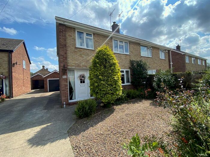 3 Bedroom Semi-Detached House For Sale In Barnards Drive, South Cave, Brough, HU15