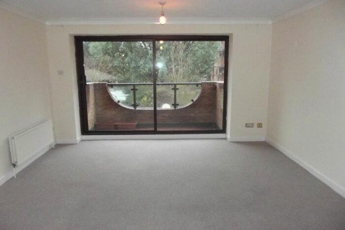 2 Bedroom Flat To Rent In Campion Close, Croydon, CR0