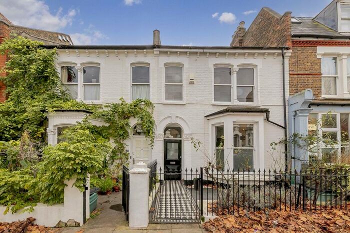 5 Bedroom Property To Rent In Cheverton Road, London, N19