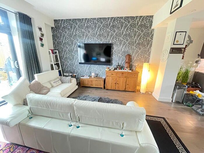 3 Bedroom Terraced House For Sale In Paper Mill Lane, IP8