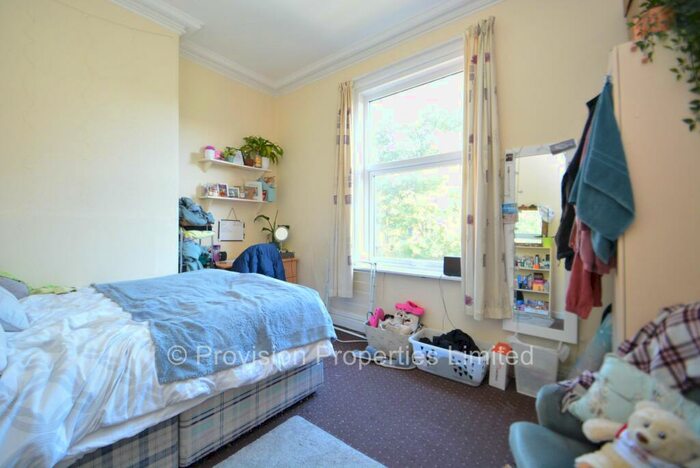 6 Bedroom Terraced House To Rent In Regent Park Avenue, Hyde Leeds, LS6