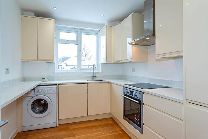 2 Bedroom Flat For Sale In Ewell Road, Surbiton, KT6