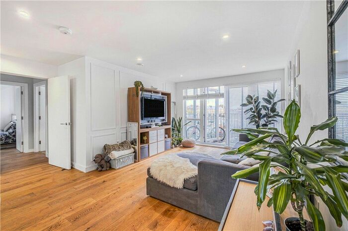 2 Bedroom Flat To Rent In Maltby Street, London, SE1